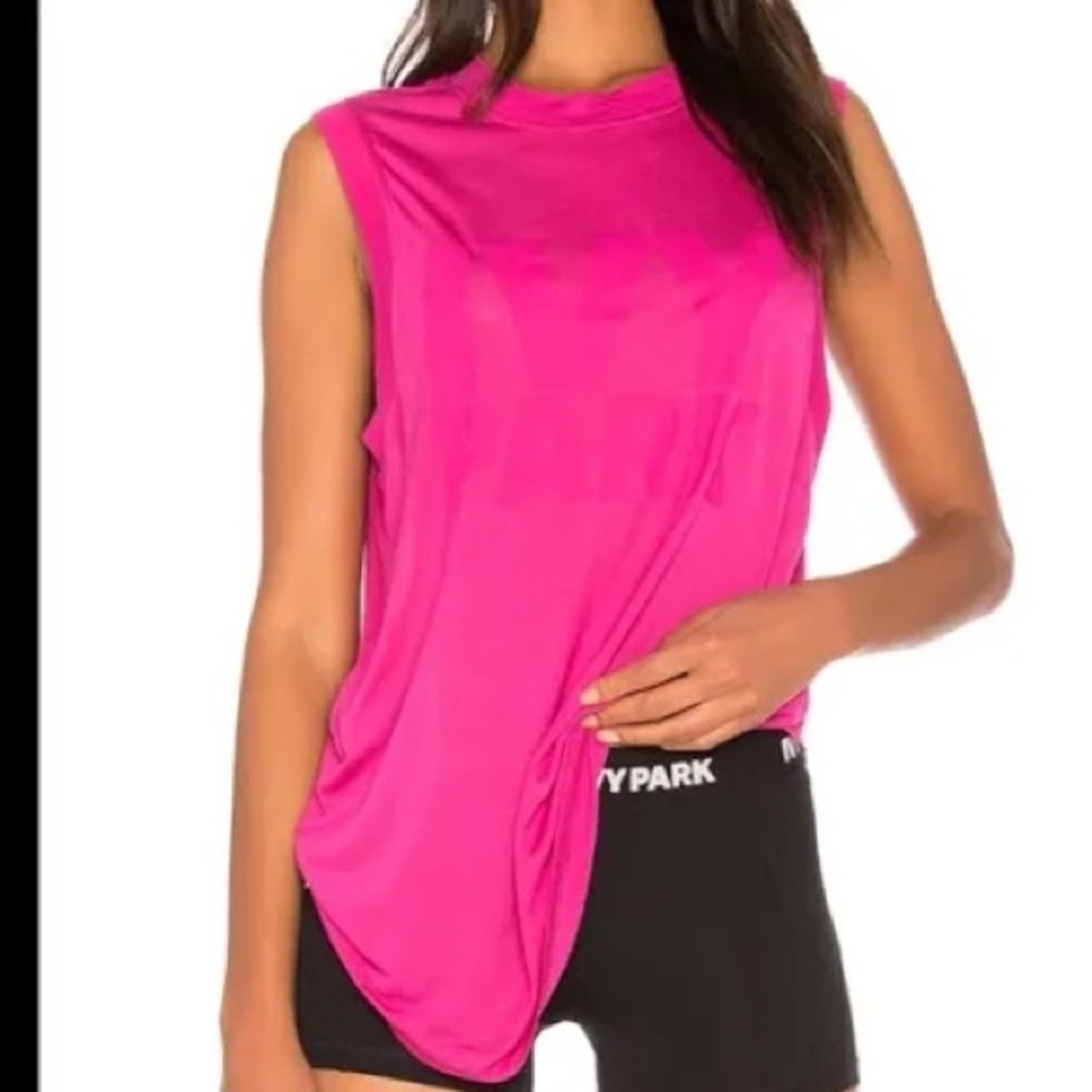 Ivy Park Magenta/Fuchsia Sleeveless Tee Size Medium